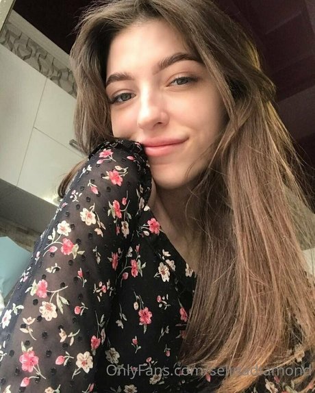 alisa blanche top profile image
