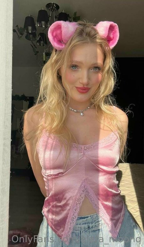elara moonq pretty model photo