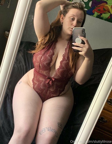 sluttylilrose art actress pic