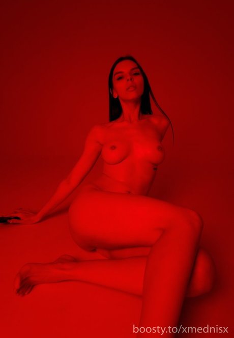 Vika Mednis perfect model pic