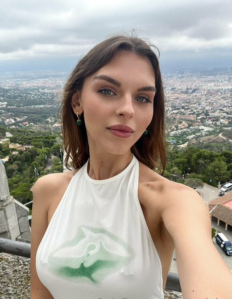 Vika Mednis top profile image