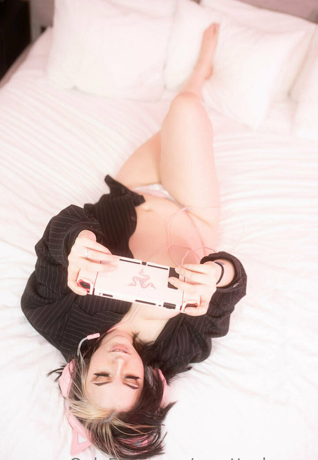 smutty bunny model images