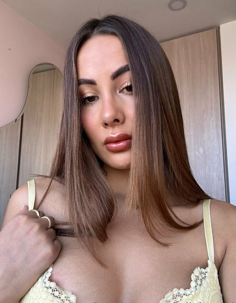 Mila Bernal nude actress pic