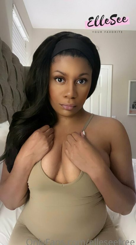 knees onlyfans naked photo