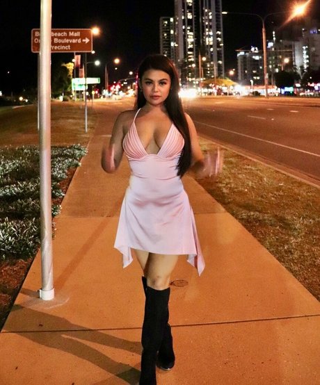 Alyssa Exala star erotic picture