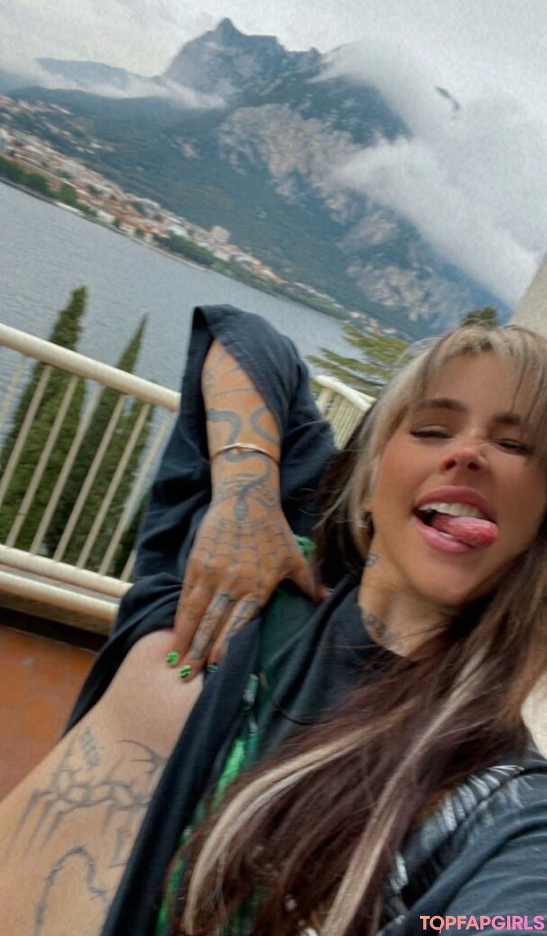 Craysounds star hot photos