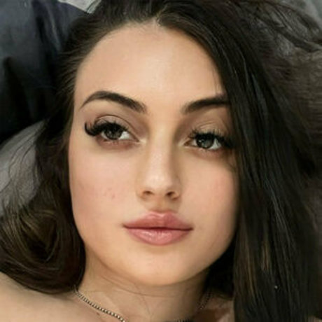 ylenia16vip model erotic pics