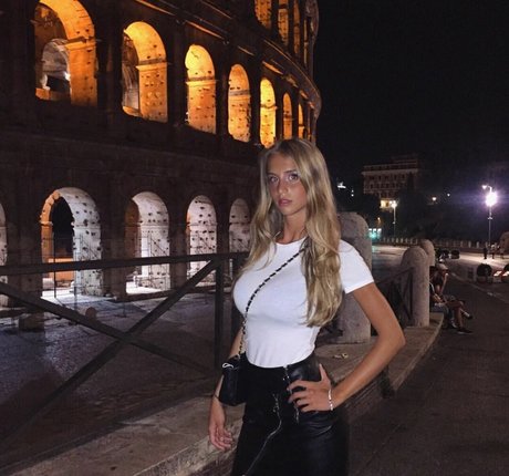 Maria Arreghini art actress galleries
