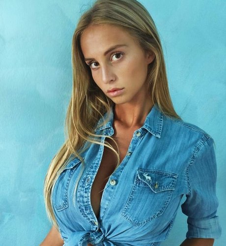 Maria Arreghini hot pornstar photos