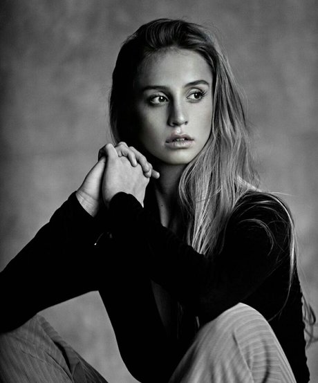 Maria Arreghini top actress pictures