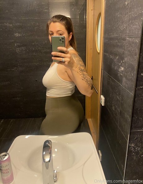 sage foxy nude model photos