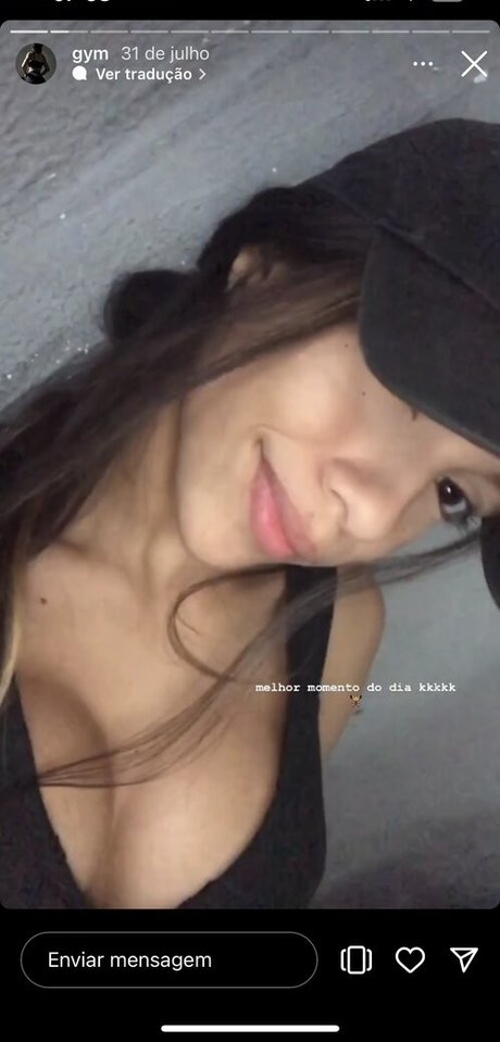 Julia Carneiro top profile image
