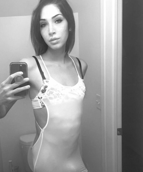 Allie Lilac model sexy pic