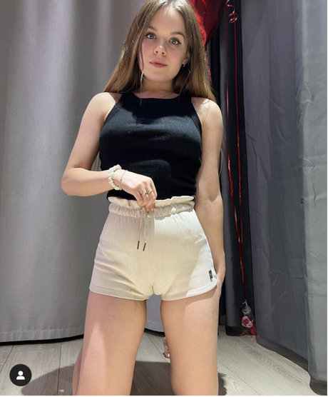 Sweet Lana free model pictures