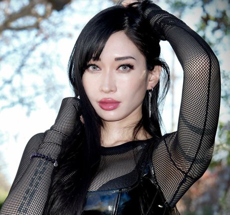 DJ HEAVYGRINDER pornstar beautiful image