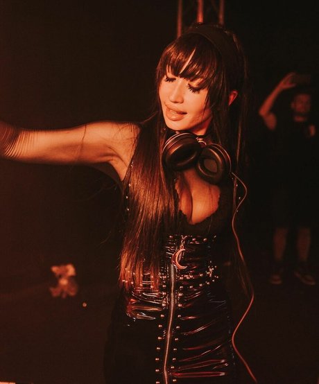 DJ HEAVYGRINDER art model galleries