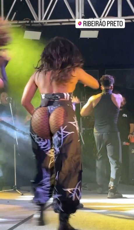 Iza Cantora nude actress gallery