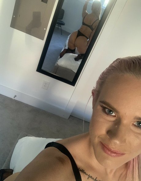 Shazza McKenzie hd model images