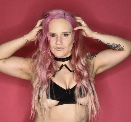Shazza McKenzie top model pics