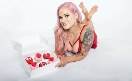 Shazza McKenzie model best photo