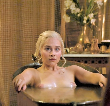 Emilia Clarke nudes pornstar img