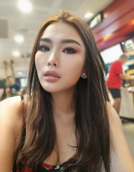 xtinarob adult actress image