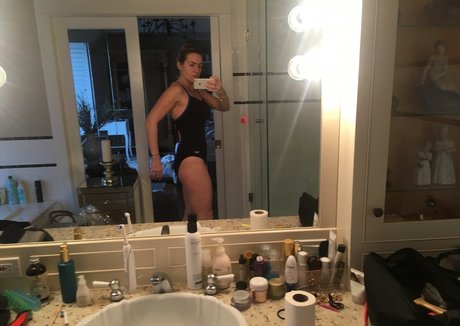 Kate Winslet naked model pics