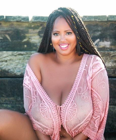 Monique Cooper star top pic