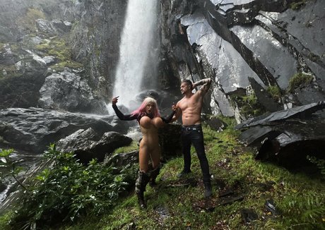 fxxkingexplorers model nude image