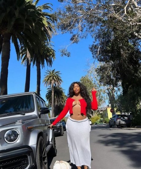 SZA nude actress pic