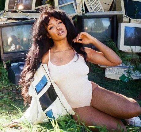 SZA nice model pic