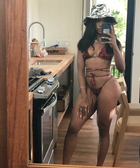 SZA star pretty img