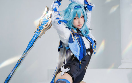eeelyeee sexy model image
