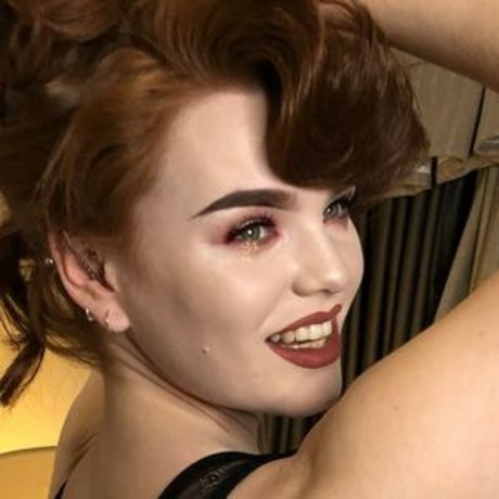 MissDeadlyRed pornstar free gallery