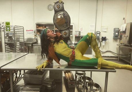 Kris Statlander perfect pornstar image