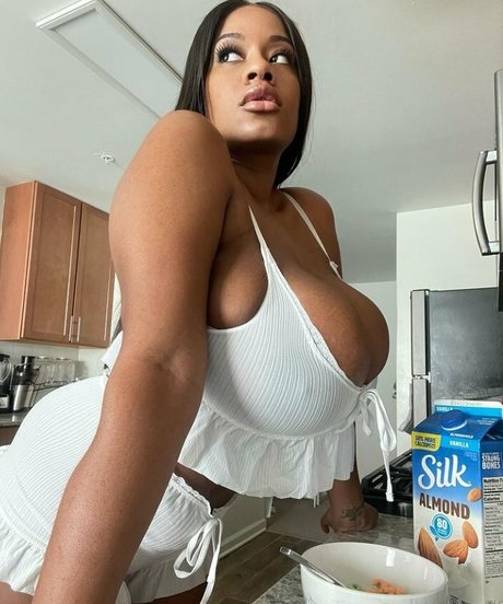 Yanithebbody1 pornstar top pic