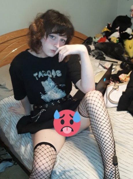 teen asshole onlyfans top pic