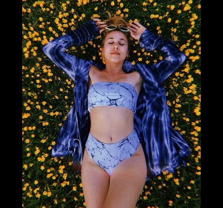 Haley Reinhart free star galleries