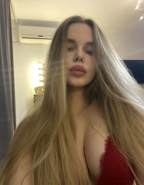 Tasya Mikhailova beautiful model pic