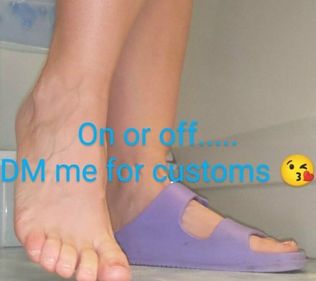 anna feet crush vore naked model image