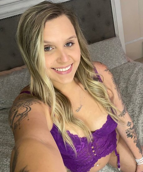hotblondie95 nudes pornstar pic