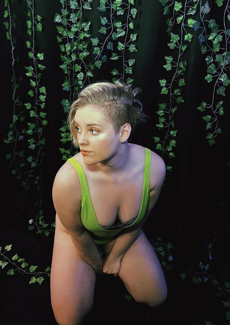 Harmony By Day model nude picture