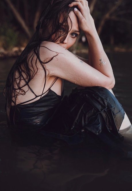 Kamochi ASMR model erotic images