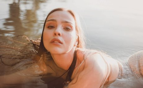 Kamochi ASMR naked actress pic