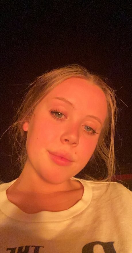 Emily Kyte sex model pic