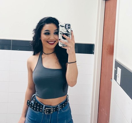 Roxanne Perez model hd pictures