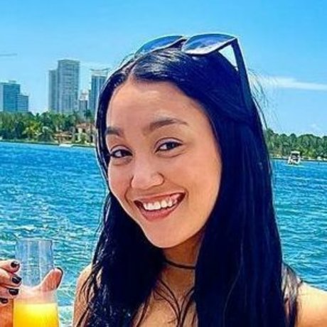 Roxanne Perez beautiful star img