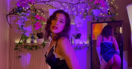 Irma La Dulce ASMR nice model images
