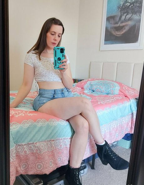 ellynaomifree porn star image