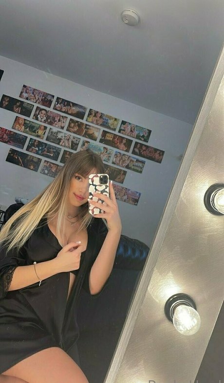 Paolahard pretty star pics